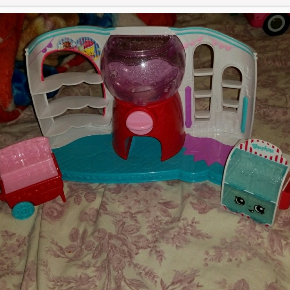 Shopkins Food Fair Sweet Spot Playset & Freezer